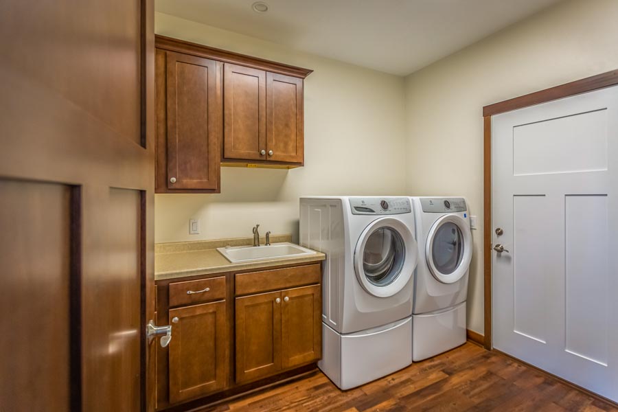 Laundry room with washer, dryer and nice storage cabinets